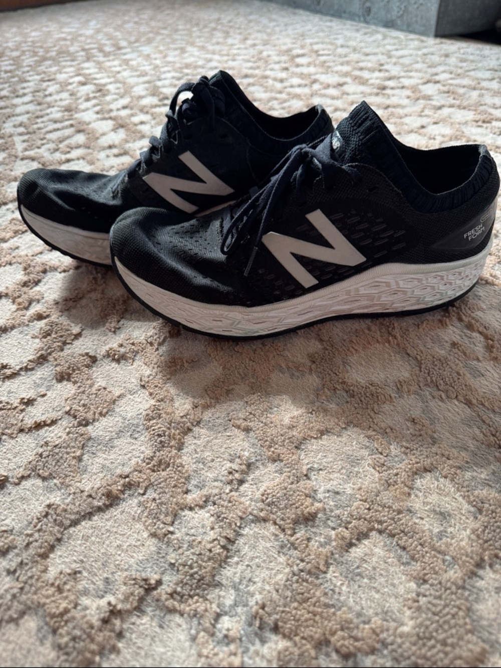 New Balance Fresh Foam Vongo Women’s Size 9 Black/White Running Shoe